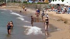 Čakať na lacné last minute zájazdy sa nemusí oplatiť. Dovolenky napriek klesajúcej inflácii zdraželi