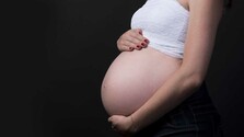 K asistovanej reprodukcii by v Česku mohli mať prístup aj ženy bez partnera. Návrh však rozdeľuje vládu aj odborníkov