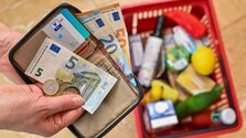 Koľko mesačne minie priemerný Slovák? Najväčšiu časť rozpočtu zhltnú tieto dve položky