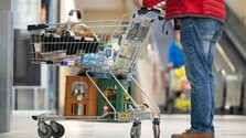 Potraviny vlani zabrali štvrtinu výdavkov priemernej domácnosti, tržby hypermarketov však klesajú