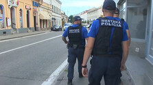 Útok na Indov v Nitre nezostal bez reakcie. Vyšetrovateľ začal stíhanie, radnica sľubuje viac policajtov