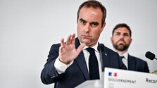 Francúzskeho premiéra občania vypískali: Krajina sa spamätáva z ničivých požiarov, vláda čelí kritike