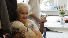 Kedysi podávala jedlo cez okno, dnes má občianske združenie. Pani Elena vo svojich 88 rokoch pomáha ľuďom v núdzi