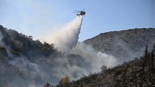 Požiare na gréckom ostrove si vyžiadali obete. Na pláži našli dve bezvládne telá