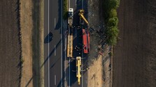 Pri nehode poľského autobusu v Maďarsku prišlo o život dvanásť ľudí, vodič zrejme zaspal za volantom