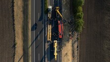 Pri nehode poľského autobusu v Maďarsku prišlo o život dvanásť ľudí, vodič zrejme zaspal za volantom