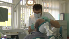Čas na zmenu zdravotnej poisťovne sa kráti, každá z nich láka na rôzne benefity