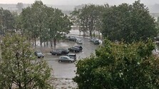 FOTO: Záhorie a Bratislavu zasiahla silná búrka sprevádzaná intenzívnym lejakom, vetrom a bleskami
