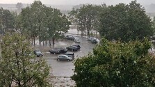 FOTO: Záhorie a Bratislavu zasiahla silná búrka sprevádzaná intenzívnym lejakom, vetrom a bleskami