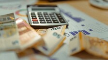 Mladí šetria na vlastné bývanie, starší doháňajú zameškané. Investičné návyky Slovákov sa menia s vekom