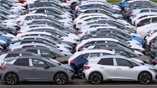 Na ojazdené auto musí Slovák odrobiť viac mesiacov než kedysi, ceny rastú rýchlejšie než platy
