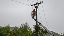 Po štvrtkovej búrke je bez elektriny vyše dvetisíc odberných miest na strednom Slovensku