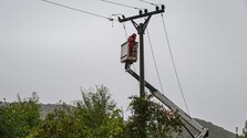 Po štvrtkovej búrke je bez elektriny vyše dvetisíc odberných miest na strednom Slovensku