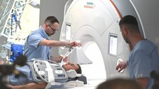 Poistencom Dôvery rušia vyšetrenia magnetickou rezonanciou. Musia platiť alebo hľadať inde