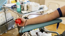 Pre darcov krvi platia nové pravidlá. Mení sa veková hranica aj lehoty po rizikovom správaní