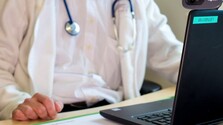 Špecialisti by mohli prísť o možnosť odmietnuť pacienta. Návrh kritizujú lekári aj ombudsman