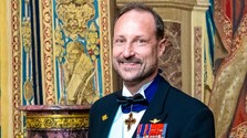 Po úmrtí nórskeho kráľa Haralda V. sa na čelo monarchie postaví jeho syn. Prijal meno Haakon VIII.
