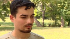 Poisťovne uhradia drahšiu a menej účinnú liečbu, no lacnejšiu a účinnejšiu nie. Na paradox upozornil aktivista Marek Mach