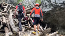 Turistku v Slovenskom raji zasiahli padajúce skaly. Záchranári upozorňujú, aby návštevníci nepodceňovali prilby