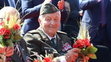 Účastník SNP Vladimír Strmeň má 98 rokov. O spomienky sa dodnes delí s mladými, dostáva aj nečakané otázky