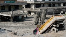VIDEO: Rozvodnená rieka na severe Nepálu odniesla celé dediny, úrady hlásia viacero obetí