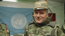 Vojnový zločinec Mladič bude mať štátny pohreb. Ideológia žije ďalej napriek jeho smrti a rozsudku, píše The Guardian