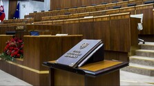 Od prijatia Ústavy SR uplynulo 34 rokov, predchádzala jej deklarácia aj rokovania medzi Čechmi a Slovákmi