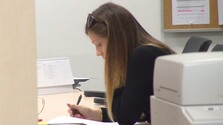 Zamestnanci v štátnej a verejnej správe by mohli mať vyššie platy