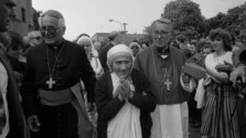 Matka Tereza sa pred desiatimi rokmi zaradila medzi svätých. Život venovala službe tým najchudobnejším, získala Nobelovu cenu