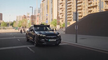 V uliciach Londýna začali testovať autonómne taxíky. Auto riadi umelá inteligencia