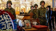 Na pohreb vojnového zločinca prišli aj srbskí ministri. Chorvátsky premiér kritizuje vedenie EÚ pre príliš mierny prístup