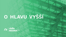 O hlavu vyšší