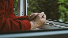 Slovenský trh práce sa mení: Za posledný rok pribudlo ľudí v dôchodkovom veku, ktorí hľadajú zamestnanie