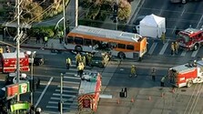 VIDEO: Televízny vrtuľník sa v Los Angeles zrútil počas vysielania záberov z nehody autobusu