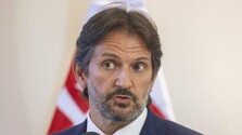 Firma ministra obrany mala dostávať od českého zbrojára milióny eur. R. Kaliňák konflikt záujmov odmieta