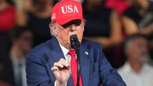 Trump kritizuje zbližovanie Európskej únie s Kanadou. Tvrdí, že môže odpovedať tvrdými clami