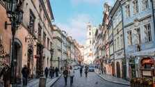 Odchádzajú za vzdelaním aj prácou: Slováci v Česku zarábajú výrazne viac než Česi aj Slováci, čo ostali doma
