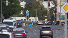 Za státie v križovatke vodičom hrozí pokuta. Pravidlo platí aj v prípade, že na semafore prešli na zelenú