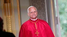 Ľudia stoja pred základnými otázkami existencie, vyhlásil pápež Lev XIV. Varoval pred stratou ľudskosti v dobe AI