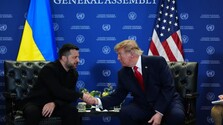 Trump naliehal na Zelenského, aby sa s Putinom dohodol ešte pred zimou. Tvrdí, že za mesiac zahynulo 25-tisíc ľudí