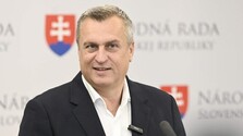 SNS vyzýva ministra Tarabu na odstúpenie. Ak tak neurobí, strana ho v parlamente odvolá