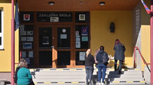 Staškov sa vyrovnáva s tragédiou: Smútok a šok postupne strieda snaha pomáhať