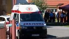 Útok žiaka v škole na Kysuciach neprežila jedna učiteľka (†61). Zranené dievča bojuje v nemocnici o život