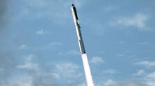 VIDEO: Raketa Starship sa prvýkrát dostala na obežnú dráhu. Zem má obletieť šesťkrát, satelity už úspešne vypustila