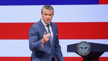 Zmeny v armáde USA: Prepustia pätinu admirálov a generálov, obnoví sa spolupráca s Elonom Muskom