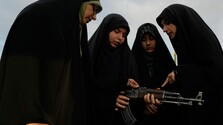 Irán pripravuje na prípadný útok USA aj ženy. V Teheráne sa učia narábať so zbraňami a brániť svoje rodiny