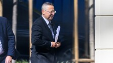 Návrh štátneho rozpočtu je v parlamente. Koalícia chce zároveň ministrovi Kamenickému zvýšiť právomoci