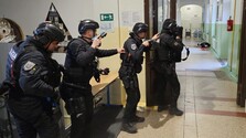 Polícia a záchranári nacvičovali zásah na gymnáziu v Komárne, zapojili sa aj študenti a učitelia
