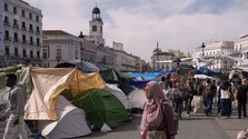 Španielsky premiér verí, že uspeje v predčasných voľbách. K moci sa však môže dostať aj krajná pravica