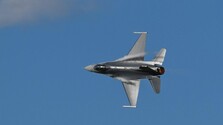 Stíhačky F-16 začnú postupne chrániť slovenské nebo. R. Kaliňák obhajoval nákup ďalších amerických strojov